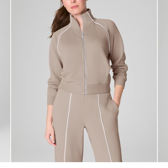 SPANX Pants - Spanx NWT set
Tan Zip-Up Track Jacket and Pants
Jacket size sm, pants sm petite